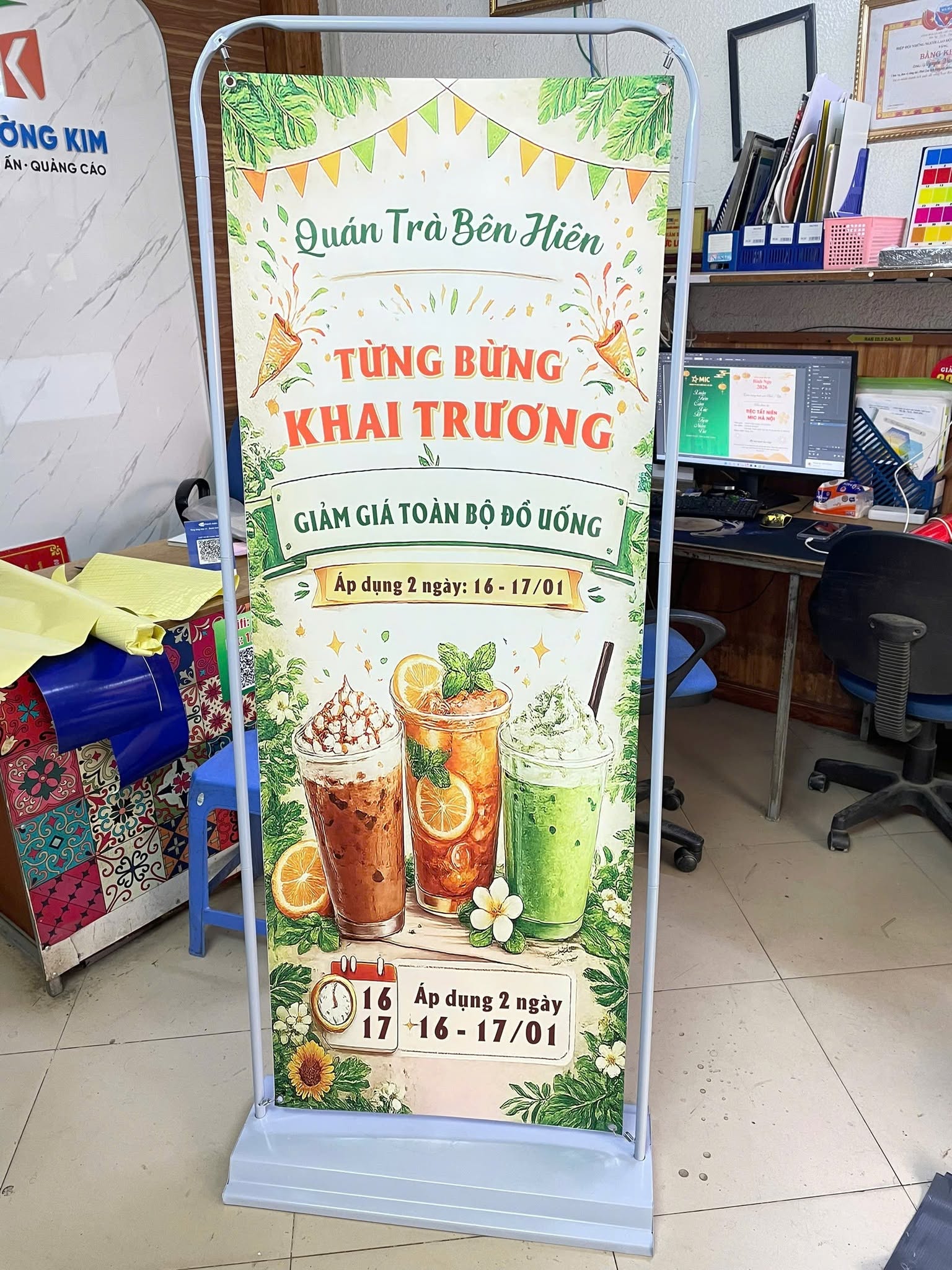 Standee kiểu Cửa